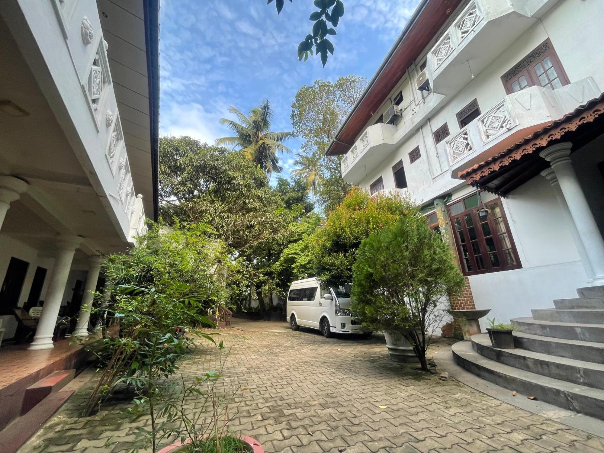 Serendipity Beach Unawatuna Exterior photo